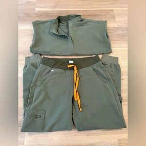 FIGS Women’s Scrub Set